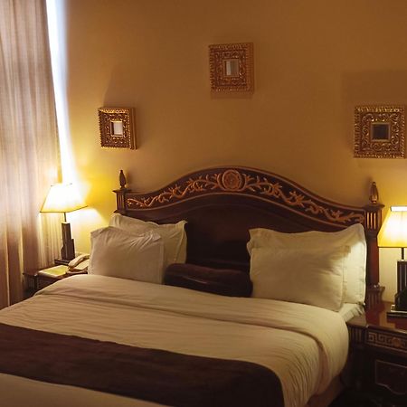 Owu Crown Hotel 伊巴丹 外观 照片