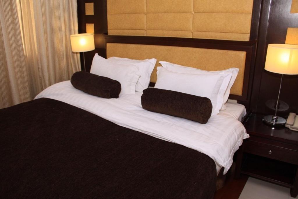 Owu Crown Hotel 伊巴丹 客房 照片