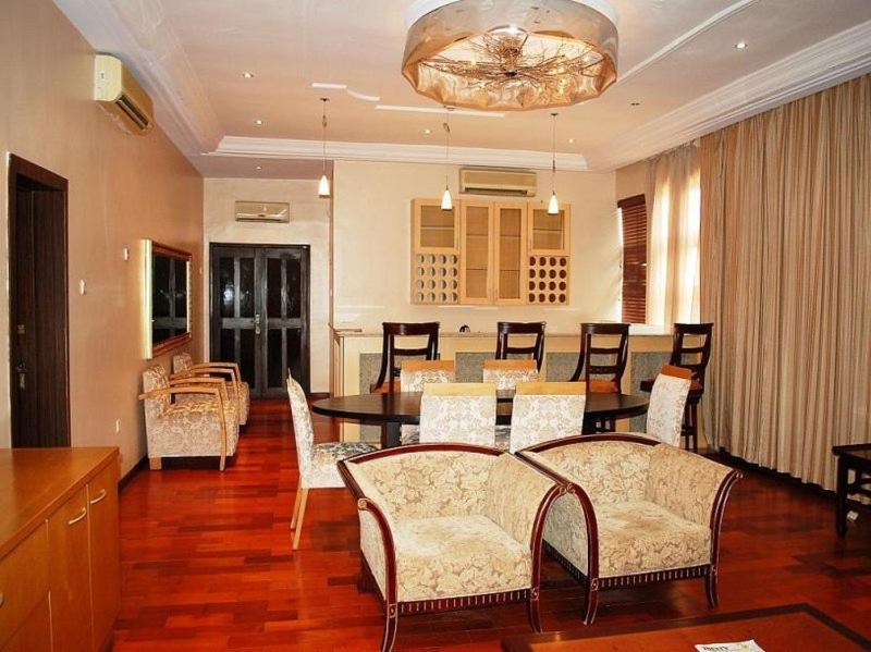 Owu Crown Hotel 伊巴丹 外观 照片