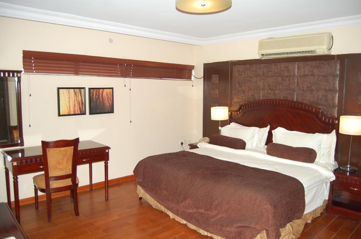 Owu Crown Hotel 伊巴丹 客房 照片