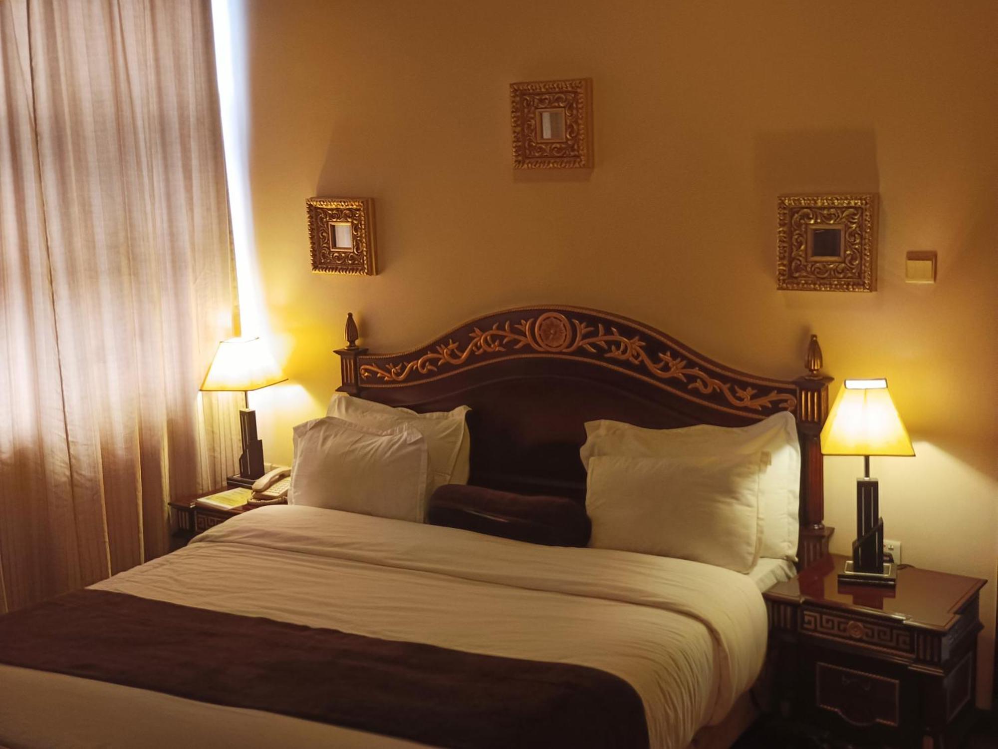 Owu Crown Hotel 伊巴丹 外观 照片