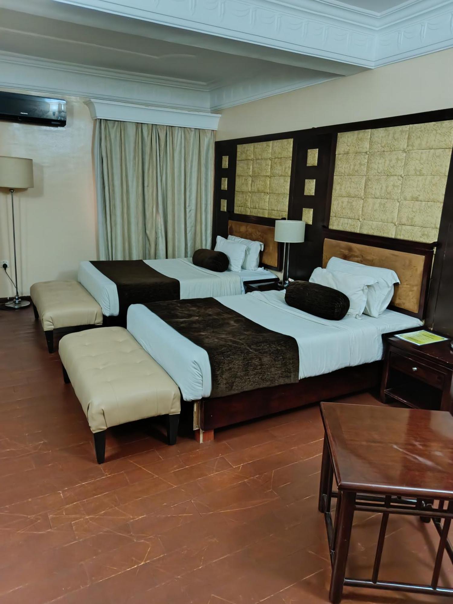Owu Crown Hotel 伊巴丹 外观 照片
